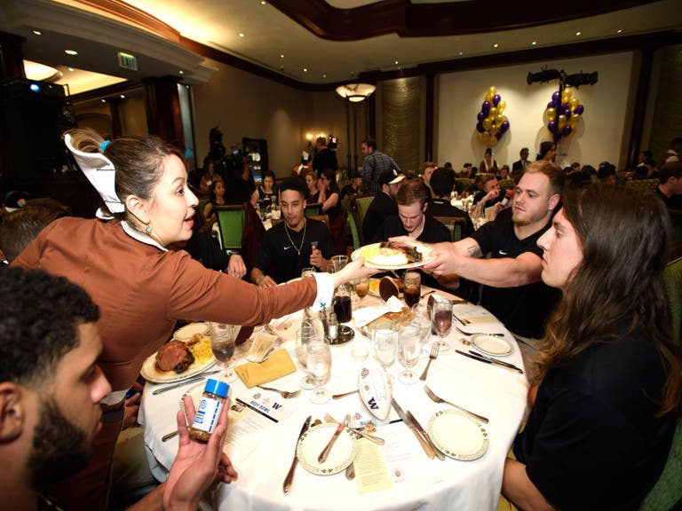 Washington Huskies dining at the Lawry's Beef Bowl in December 2018