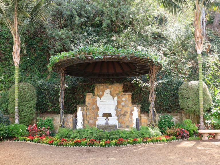 Gandhi's Ashes The Self Realization Lake Shrine 2019