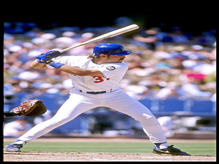 Dodgers catcher Mike Piazza at bat