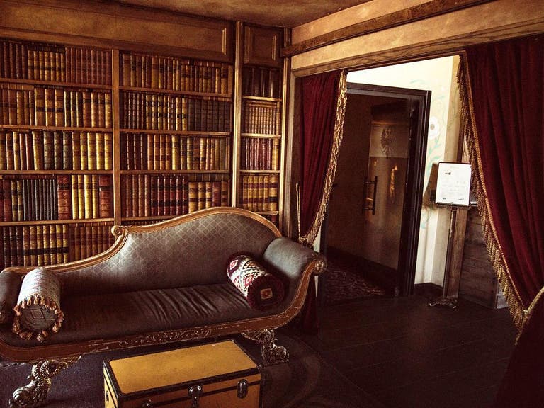 Petit Ermitage Master's Lounge