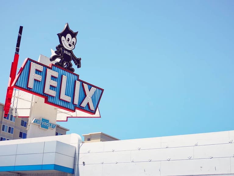 Felix the Cat sign at Felix Chevrolet | Photo: @greenhornetphoto, Instagram
