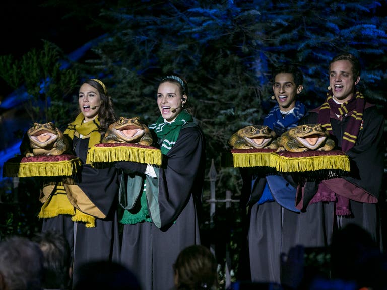 Holiday Frog Choir at Universal Studios Hollywood