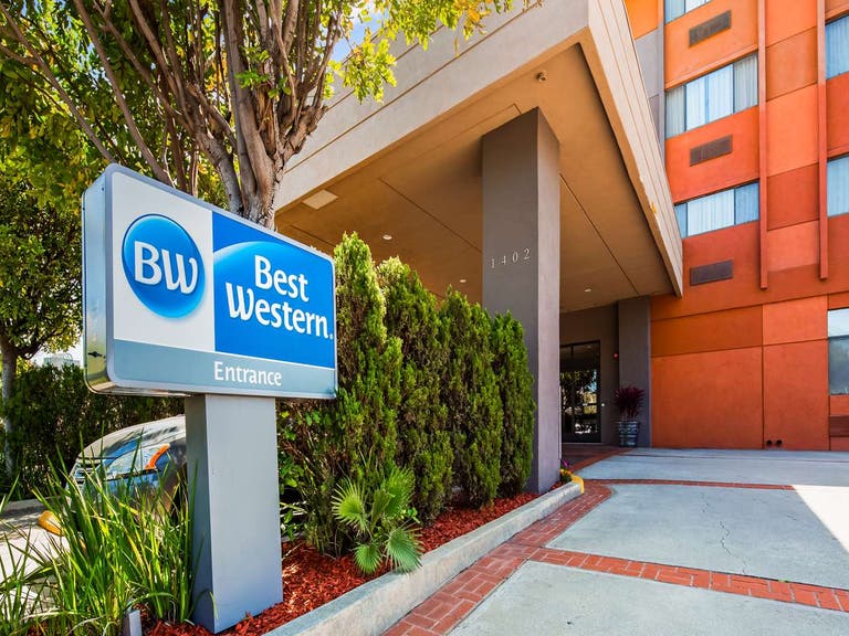 Entrance to the Best Western Los Angeles Worldport