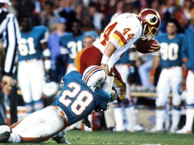 John Riggins scores a touchdown in Super Bowl XVII at Rose Bowl Stadium